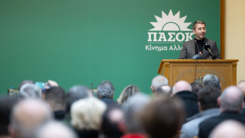 ΠΑΣΟΚ σε moode επιβίωσης: τα «τραπέζια διαλόγου» του Ανδρουλάκη και το άγχος της πολιτικής σωτηρίας