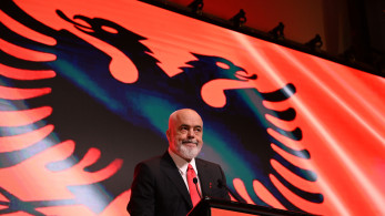 Έντι Ράμα: επιχείρηση αναδίπλωσης μετά την κατακραυγή αλλά με αναφορές περί «ελληνικού εθνικισμού»