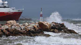 Ισχυροί άνεμοι κρατούν δεμένα τα πλοία - Κανονικά ορισμένες αναχωρήσεις από Πειραιά