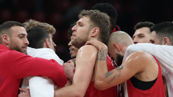 Σε διαρκή άνοδο ο Ολυμπιακός: «καθάρισε» τη Μακάμπι (100-93) με ασταμάτητο Βεζένκοβ