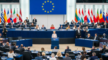 «Πάγωμα» της εμπορικής συμφωνίας ΕΕ-ΗΠΑ μετά τις απειλές Τραμπ για νέους δασμούς