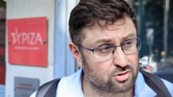 Ενότητα, πανικός και επικοινωνιακά πυροτεχνήματα: το show Ζαχαριάδη