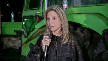 Συνθήματα, κραυγές και υπονοούμενα