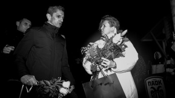 Βυθίστηκε στο πένθος ο ΠΑΟΚ: Μεσίστιες σημαίες στην Τούμπα για τους 7 οπαδούς που σκοτώθηκαν στη Ρουμανία