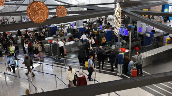 Πανικός στο αεροδρόμιο του Ντιτρόιτ: Ι.Χ. εισέβαλε σε γκισέ αεροπορικής εταιρείας - Έξι τραυματίες (video)