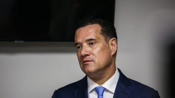 Άδωνις Γεωργιάδης: υποδέχτηκε απεργούς της ΑΝΤΑΡΣΥΑ και ξεφύλλισε την... «Εργατική Αλληλεγγύη»