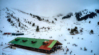 Στη νέα καφετέρια στη Στύγα Kαλαβρύτων ο Κυριάκος Μητσοτάκης (video)