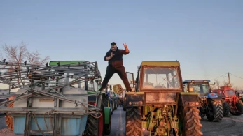 Οι κομματικοί - συνδικαλιστικοί διαξιφισμοί πίσω από τα αγροτικά μπλόκα