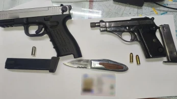 Παλαιό Φάληρο: συνελήφθη άνδρας με δύο πιστόλια και πλαστή άδεια οδήγησης