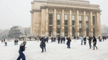 Η Μονμάρτρη… πίστα σκι: το Παρίσι ντύθηκε στα λευκά από την έντονη χιονόπτωση (video)