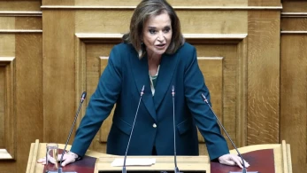 Το φαρμακερό σχόλιο της Ντόρας για τους πατριώτες της φακής