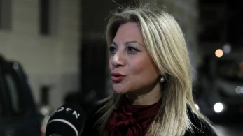 Η Καρυστιανού με αλλεργία στην κριτική: λέει ότι πάλι παρερμηνεύτηκαν οι δηλώσεις της για τη Χίο