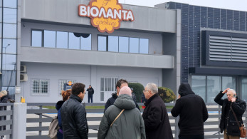 Ρουβίκωνας στο Μενίδι: έσπασαν λάθος τζαμαρία, νόμιζαν ότι ήταν η «Βιολάντα» (video)