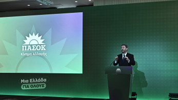 Ο Μάνος Βουλαρίνος τρολάρει το ΠΑΣΟΚ για τις γεμάτες... καφετέριες - «Σύντομα και εστιατόρια» (video)