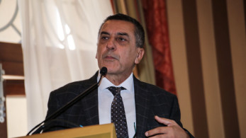 Μουμτζής για Κουρέτα: Ας λύσει τα προβλήματα με τους ομοϊδεάτες του (video)