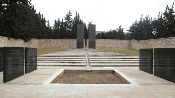 Καισαριανή: βανδάλισαν το μνημείο των 200 κομμουνιστών μετά τη δημοσιοποίηση ιστορικών φωτογραφιών