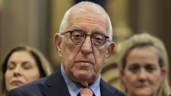 Κακλαμάνης: Η Βουλή προσλαμβάνει παιδί 12μελούς οικογένειας που εργάζεται για να πληρώνει το μεταπτυχιακό του