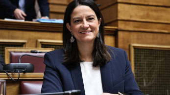 Συλλογικές Συμβάσεις: υπερψηφίστηκε το νομοσχέδιο - Πώς η Κεραμέως «στριμώχνει» το ΠΑΣΟΚ