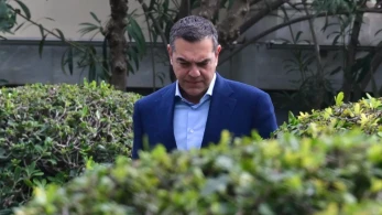 Τσίπρας: όσο πέφτει στις μετρήσεις, τόσο ανοίγει την πόρτα σε στελέχη του ΣΥΡΙΖΑ