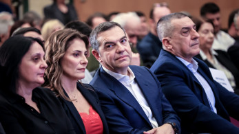 Οργή στο ΠΑΣΟΚ για τον «πράσινο» Κουρέτα: αγκαλιές και στήριξη στον Τσίπρα