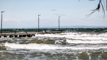 Κακοκαιρία «Βαρδάρης» σαρώνει τη Θεσσαλονίκη: θύελλες, κύματα και προβλήματα στην πόλη (photos)