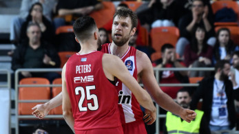 Εύκολα στον τελικό Κυπέλλου Ελλάδας ο Ολυμπιακός, αγωνία για τον Μιλουτίνοφ