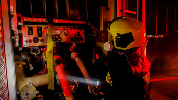 Θεσσαλονίκη: υπό μερικό έλεγχο η φωτιά στο πρώην στρατόπεδο Κόδρα