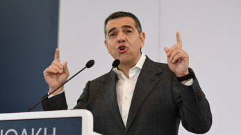 Κόντρα Τσίπρα-Καρυστιανού για τα νουμεράκια των… δημοσκοπήσεων και τη δεύτερη θέση