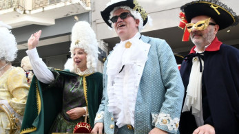 Πάτρα: κορυφώνεται το καρναβάλι με 50.000 συμμετοχές και φαντασμαγορικές παρελάσεις