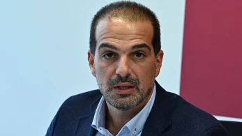 Αδιανόητος Σακελλαρίδης: Συγκρίνει το Λιμενικό με τους «δολοφόνους» του ICE