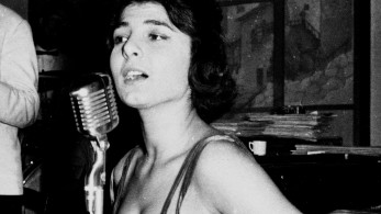 Σαν σήμερα: η Τζένη Βάνου ανάμεσα σε τζαζ, ποπ και αδιέξοδα (video)