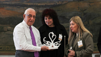 Βουλή: χρηματοδοτεί την κατασκευή 300 λευκών μπαστουνιών από τα εργαστήρια του Φάρου Τυφλών Ελλάδος