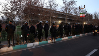 Η Βρετανία αποσύρει το διπλωματικό προσωπικό από το Ιράν