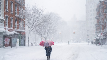 Νέα Υόρκη: παραλύει από ιστορική χιονοθύελλα - Κατάσταση έκτακτης ανάγκης, χιλιάδες ακυρώσεις πτήσεων (video)