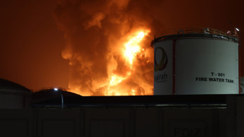 Τα Ηνωμένα Αραβικά Εμιράτα κλείνουν το μεγαλύτερο διυλιστήριο πετρελαίου της περιοχής μετά από επίθεση drone (video)