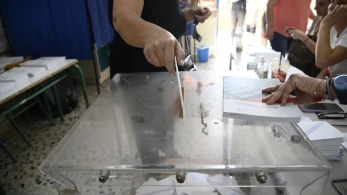 Οι δημοσκοπήσεις που έρχονται: ενίσχυση κυβέρνησης και Μητσοτάκη εν μέσω κρίσης