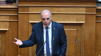 Χυδαία σεξιστική επίθεση Βελόπουλου στην Κίμπερλι Γκιλφόιλ