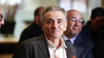 Η «προοδευτική» διακυβέρνηση: Ο Τσακαλώτος ζητάει αύξηση φόρων και μείωση αμυντικών δαπανών