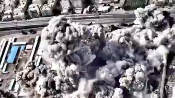 Αλί Χαμενεΐ: η συγκλονιστική στιγμή που ισοπεδώθηκε το προεδρικό συγκρότημα (video)