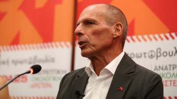 Πολιτικό θέατρο με σκηνικό το εδώλιο: Ο Βαρουφάκης και η τέχνη της αυτοθυματοποίησης