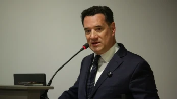 Άδωνις σε Πολάκη: Δεν σου φταίει ο Ζαχαριάδης, εσύ τα έκανες μαντάρα στο ΕΣΥ