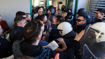 Επάγγελμα διαδηλωτής: η πλέρια δημοκρατία των ακραίων