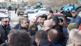 Κυριάκος Μητσοτάκης σε αγρότες στις Φέρες: Στο πλαίσιο του εφικτού μπορούμε και θα σας βοηθήσουμε (video)