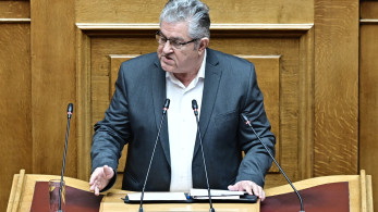 Κουτσούμπας σε ιδεολογικό ντελίριο: Βλέπει «ιμπεριαλιστές παντού» και ζητά να μείνει η Ελλάδα χωρίς βάσεις, στόλο και συμμαχίες