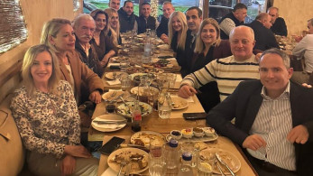 Γρηγόρης Δημητριάδης: Στη Νέα Σμύρνη με εκλεκτή «γαλάζια» παρέα και χαλαρή κουβέντα