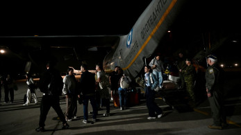 Επαναπατρίστηκαν 91 Έλληνες από τα ΗΑΕ - Συγκίνηση στην άφιξη του C-130 στην Ελευσίνα (photos)