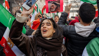 Κρύβονται πίσω από το δάχτυλό τους οι «δημοκράτες»