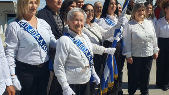 Ρόδος: 82χρονη μαθήτρια του Εσπερινού ΕΠΑΛ κλέβει την παράσταση στην παρέλαση (photos)