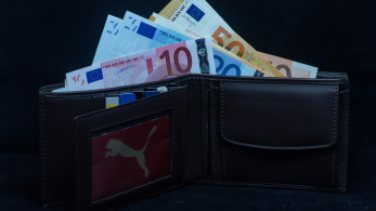 Σε ισχύ από σήμερα η νέα αύξηση στον κατώτατο μισθό στα 920 ευρώ - Αναλυτικά παραδείγματα