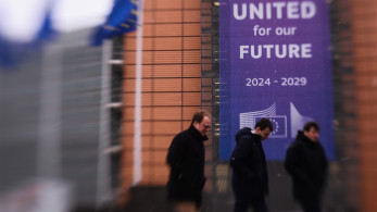 Πόλεμος στο Ιράν: πώς η πολιτική ταυτότητα διχάζει τους Ευρωπαίους - Τι αποκαλύπτει η έρευνα της Ipsos (video)